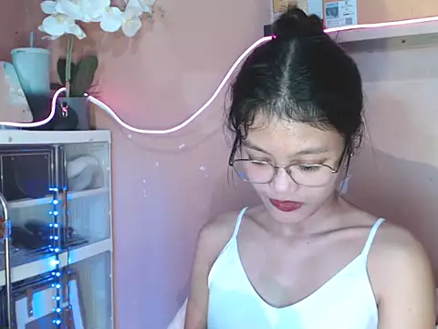 Snapshot of skinny_gracie chatting on 11-16-25, 03:06 skinny gracie online show from 11-16-25, 03:06