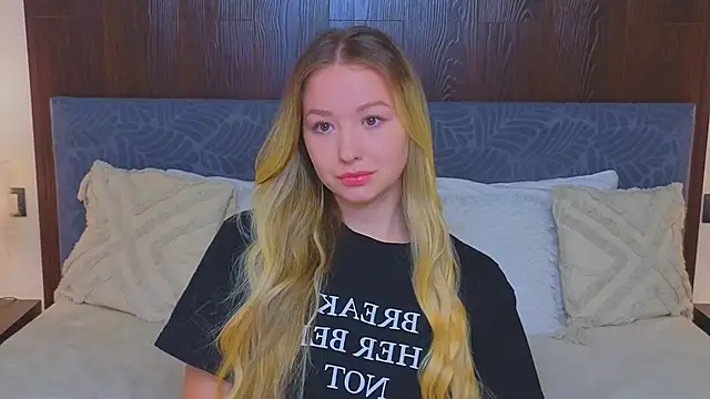 Snapshot of LeeAmy chatting on 10-02-25, 02:57 LeeAmy online show from 10-02-25, 02:57