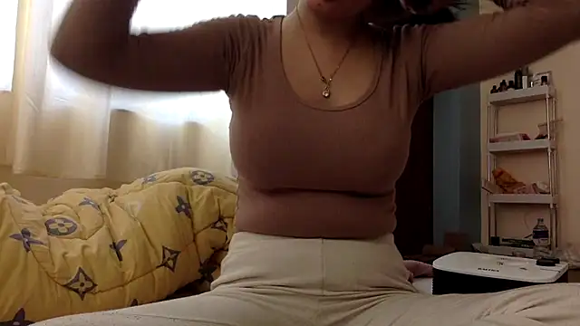 Snapshot of tutu101 chatting on 04-11-26, 07:13 tutu101 online show from 04-11-26, 07:13