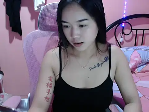 Snapshot of Wynxx chatting on 10-12-25, 05:39 Wynxx online show from 10-12-25, 05:39