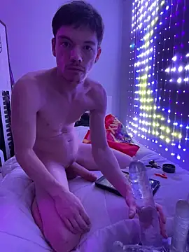 Snapshot of SalemStratton chatting on 10-23-25, 12:21 SalemStratton online show from 10-23-25, 12:21