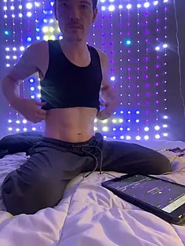 Snapshot of SalemStratton chatting on 11-01-25, 08:44 SalemStratton online show from 11-01-25, 08:44