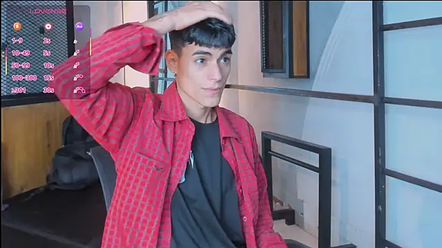 Snapshot of Dani_mc1 chatting on 10-06-25, 11:18 Dani mc1 online show from 10-06-25, 11:18