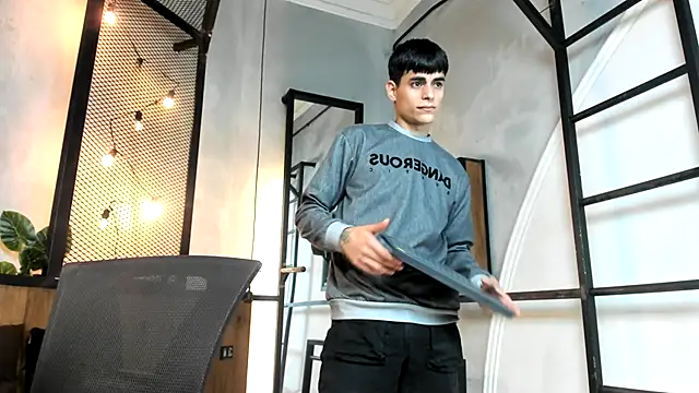 Snapshot of Dani_mc1 chatting on 10-23-25, 11:31 Dani mc1 online show from 10-23-25, 11:31