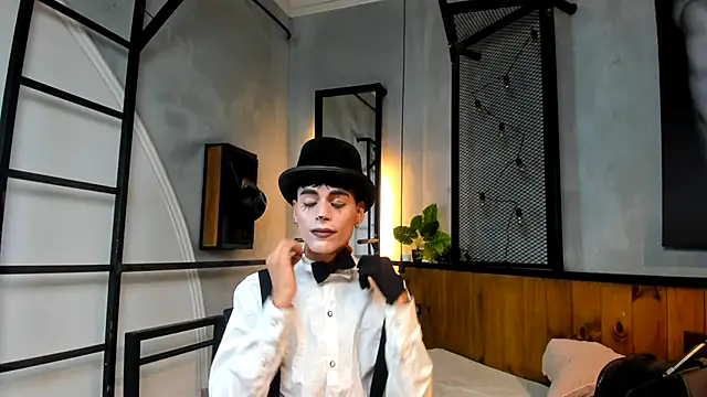 Snapshot of Dani_mc1 chatting on 10-31-25, 11:55 Dani mc1 online show from 10-31-25, 11:55