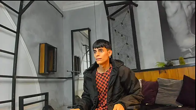 Snapshot of Dani_mc1 chatting on 11-18-25, 11:36 Dani mc1 online show from 11-18-25, 11:36