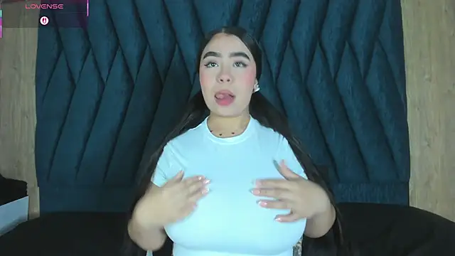 Snapshot of Samy_Grey01 chatting on 11-18-25, 03:23 Samy Grey01 online show from 11-18-25, 03:23