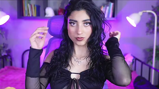 Emma and Issac online show from 10-18-25, 06:26