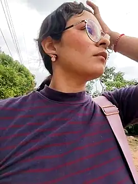 Lily-o online show from 10-29-25, 01:57