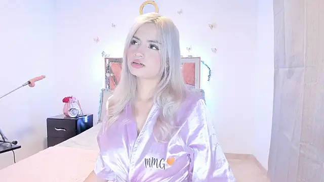 Snapshot of Ella_Lenox chatting on 10-23-25, 12:21 Ella Lenox online show from 10-23-25, 12:21