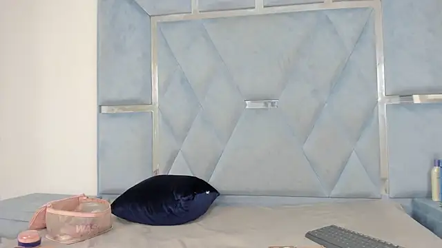 Snapshot of daizasm chatting on 12-17-25, 12:44 daizasm online show from 12-17-25, 12:44