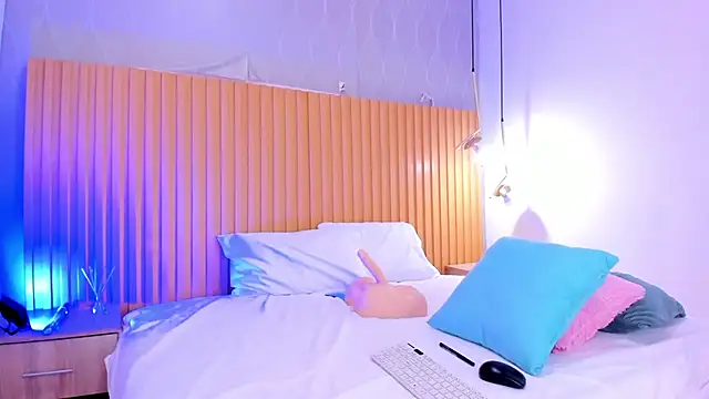 Snapshot of danaalamiri chatting on 10-21-25, 09:48 danaalamiri online show from 10-21-25, 09:48