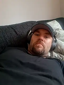 Snapshot of Bamse28 chatting on 10-23-25, 11:20 Bamse28 online show from 10-23-25, 11:20