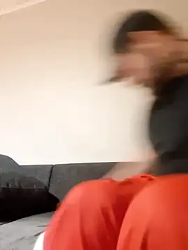 Snapshot of Bamse28 chatting on 12-21-25, 04:25 Bamse28 online show from 12-21-25, 04:25