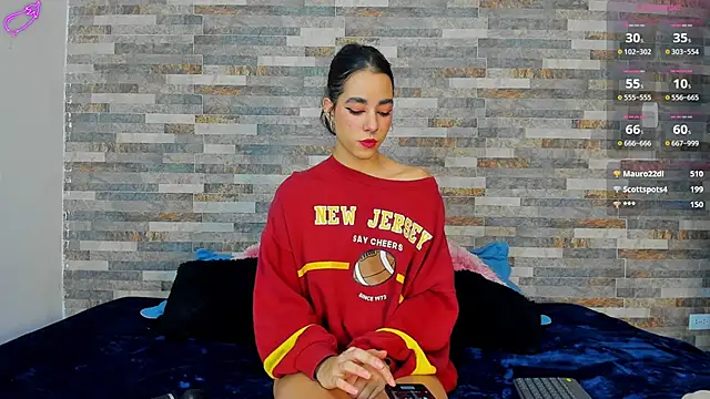 Snapshot of violett__golden chatting on 10-07-25, 02:09 violett golden online show from 10-07-25, 02:09