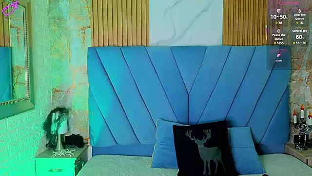 Snapshot of violett__golden chatting on 10-09-25, 11:19 violett golden online show from 10-09-25, 11:19