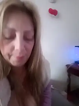 Snapshot of Estefania_Arce chatting on 10-19-25, 08:42 Estefania Arce online show from 10-19-25, 08:42