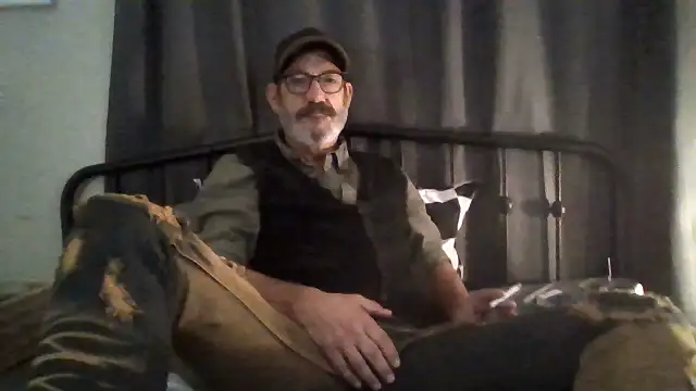 Snapshot of FoxnMouse chatting on 10-05-25, 06:56 FoxnMouse online show from 10-05-25, 06:56