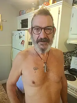 Snapshot of FoxnMouse chatting on 10-12-25, 06:07 FoxnMouse online show from 10-12-25, 06:07