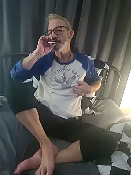 Snapshot of FoxnMouse chatting on 11-06-25, 06:25 FoxnMouse online show from 11-06-25, 06:25