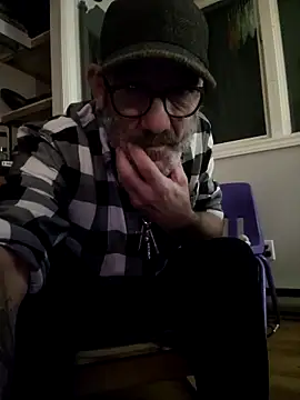 Snapshot of FoxnMouse chatting on 11-28-25, 12:57 FoxnMouse online show from 11-28-25, 12:57