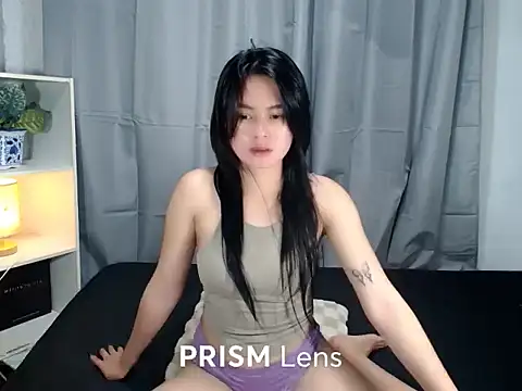 Snapshot of Urasian_ladybug chatting on 10-13-25, 04:12 Urasian ladybug online show from 10-13-25, 04:12