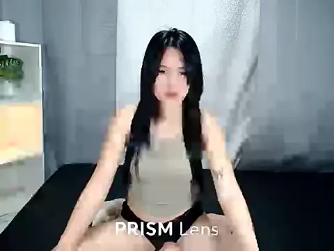 Snapshot of Urasian_ladybug chatting on 10-22-25, 04:57 Urasian ladybug online show from 10-22-25, 04:57