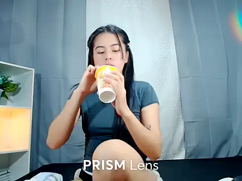 Snapshot of Urasian_ladybug chatting on 11-18-25, 04:28 Urasian ladybug online show from 11-18-25, 04:28