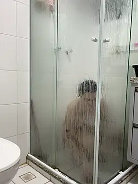 Snapshot of yumi-hot chatting on 04-06-26, 04:52 yumi-hot online show from 04-06-26, 04:52