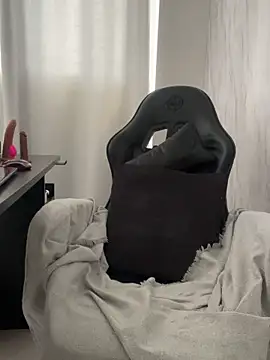 Snapshot of yumi-hot chatting on 04-08-26, 02:28 yumi-hot online show from 04-08-26, 02:28