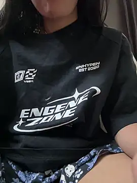 Snapshot of modelnishu chatting on 03-06-26, 05:42 modelnishu online show from 03-06-26, 05:42