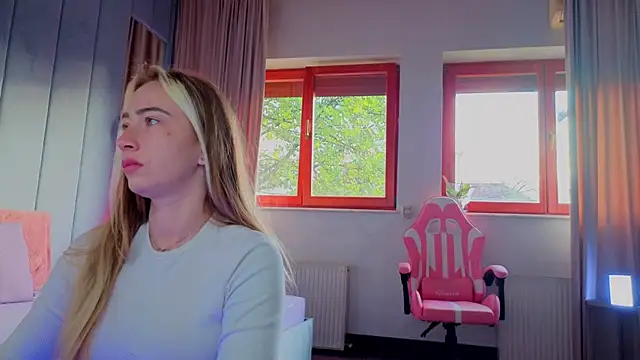 Reina Cummings online show from 10-25-25, 05:48