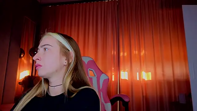 Reina Cummings online show from 11-01-25, 06:59