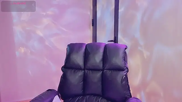 Snapshot of _Dorry_ chatting on 10-24-25, 04:14 Dorry online show from 10-24-25, 04:14