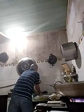 Snapshot of HoangNam20x chatting on 10-17-25, 01:53 HoangNam20x online show from 10-17-25, 01:53