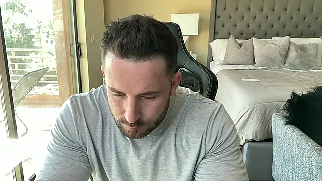 Snapshot of brettmycles28 chatting on 10-31-25, 05:36 brettmycles28 online show from 10-31-25, 05:36