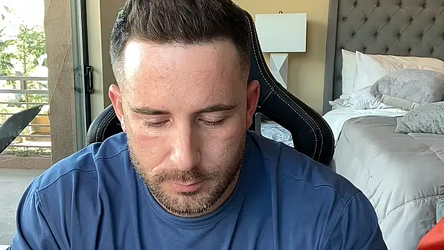 Snapshot of brettmycles28 chatting on 11-25-25, 09:48 brettmycles28 online show from 11-25-25, 09:48