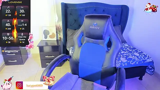 LucyPetit online show from 01-15-26, 12:54