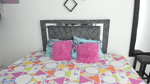 Laurasofia01 online show from 11-06-25, 02:18