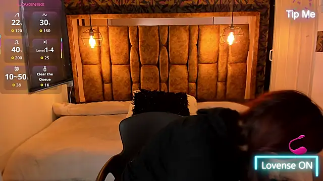 Isa Thompson   online show from 10-25-25, 12:02