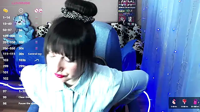 Snapshot of MilaRay chatting on 12-17-24, 03:28 MilaRay online show from 12-17-24, 03:28