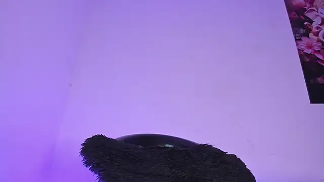 Snapshot of Lucy_shen_ chatting on 02-12-26, 12:27 Lucy shen online show from 02-12-26, 12:27