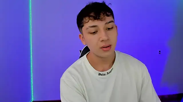 Snapshot of Casper___kyy chatting on 10-17-25, 06:10 Casper kyy online show from 10-17-25, 06:10