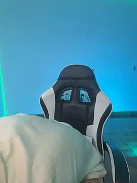 Snapshot of Casper___kyy chatting on 10-25-25, 07:19 Casper kyy online show from 10-25-25, 07:19