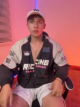 Snapshot of Casper___kyy chatting on 10-27-25, 11:20 Casper kyy online show from 10-27-25, 11:20