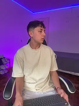 Snapshot of Casper___kyy chatting on 11-15-25, 06:59 Casper kyy online show from 11-15-25, 06:59