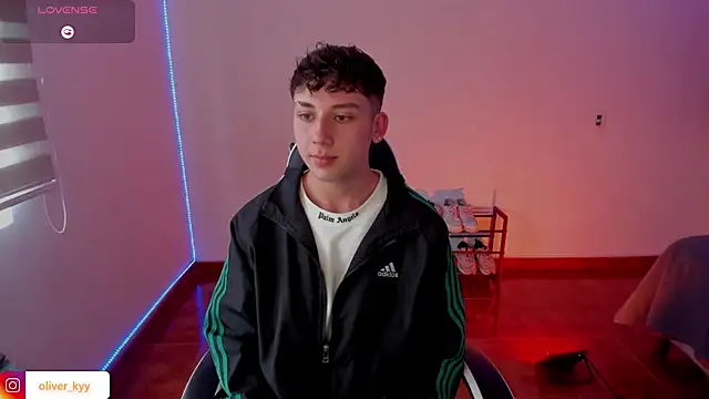 Snapshot of Casper___kyy chatting on 11-19-25, 06:30 Casper kyy online show from 11-19-25, 06:30