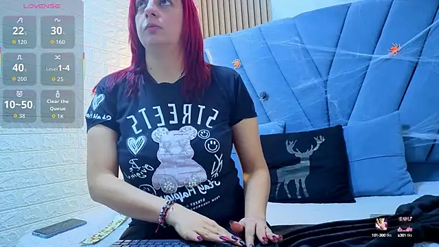 Snapshot of angel__red_ chatting on 10-12-25, 01:37 angel red online show from 10-12-25, 01:37