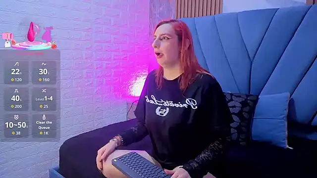 Snapshot of angel__red_ chatting on 11-17-25, 01:00 angel red online show from 11-17-25, 01:00