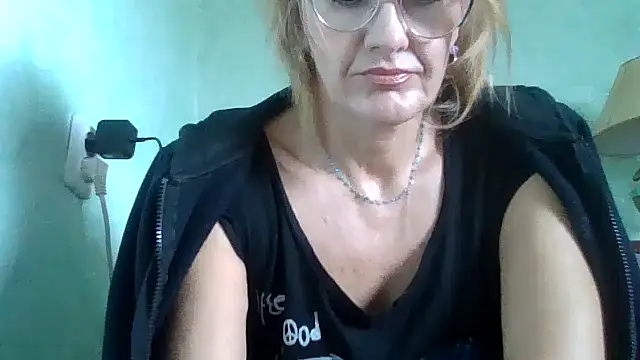 TianaQLove online show from 10-19-25, 09:10